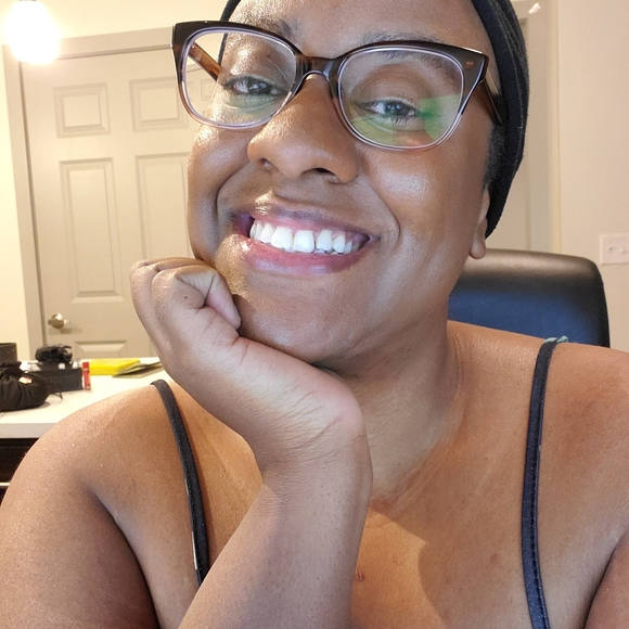 Meet your Posher, Jessica - Picture 1 of 1